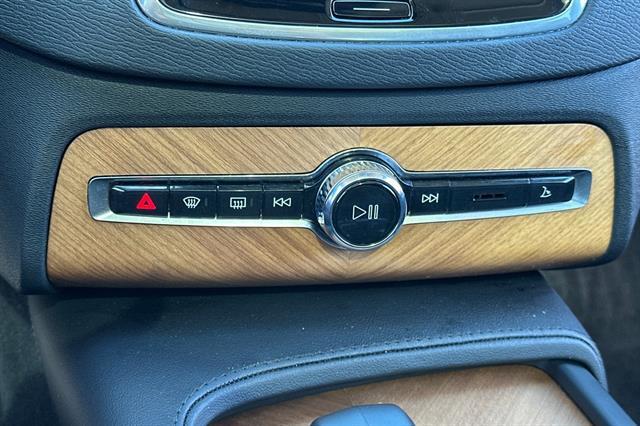 صورة مصغرة 24 لـ 2023 Volvo XC90 RECHARGE PLUG-IN HYBRID T8 PLUS 6-SEATER