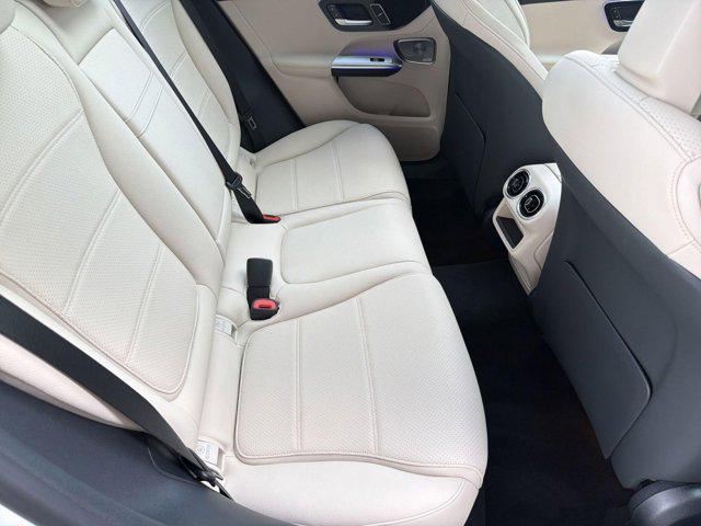 2026 Mercedes-BENZ GLC — миниатюра 30
