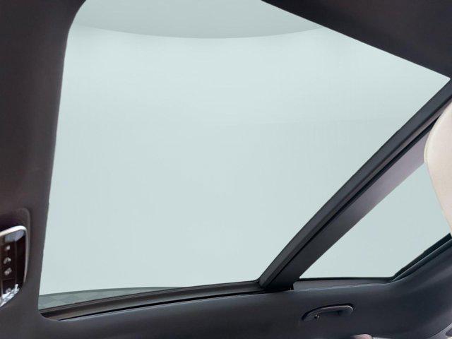 2026 Mercedes-BENZ GLC — миниатюра 15
