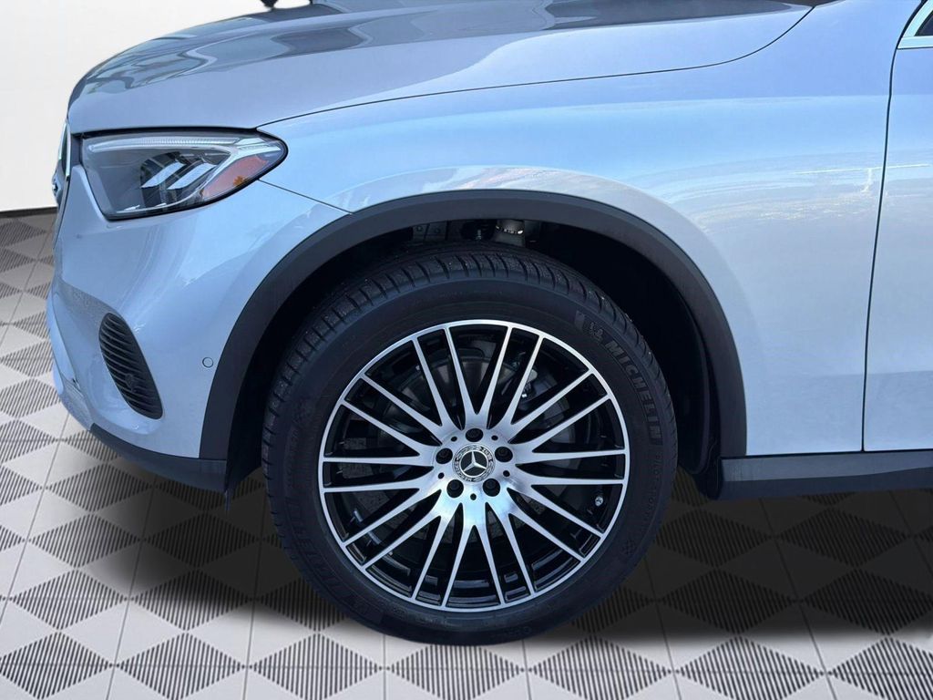 2026 Mercedes-BENZ GLC — миниатюра 12