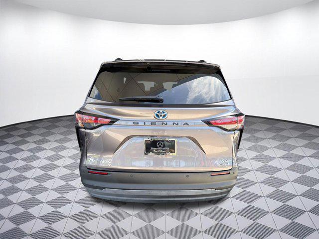 TOYOTA SIENNA - 10