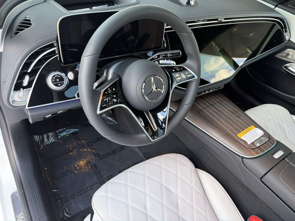 صورة 4 لـ 2027 Mercedes-BENZ E-CLASS