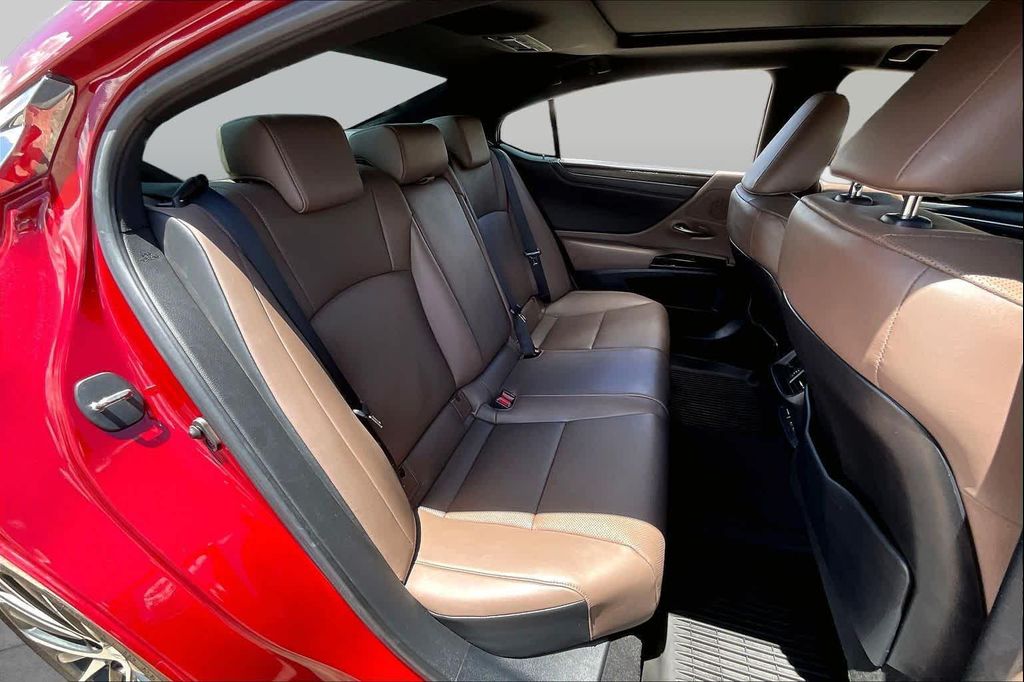 صورة مصغرة 19 لـ 2023 Lexus ES 350 BASE