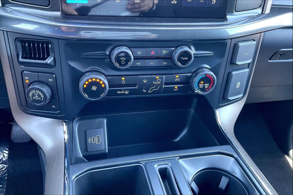 صورة مصغرة 17 لـ 2026 FORD F-150 STX
