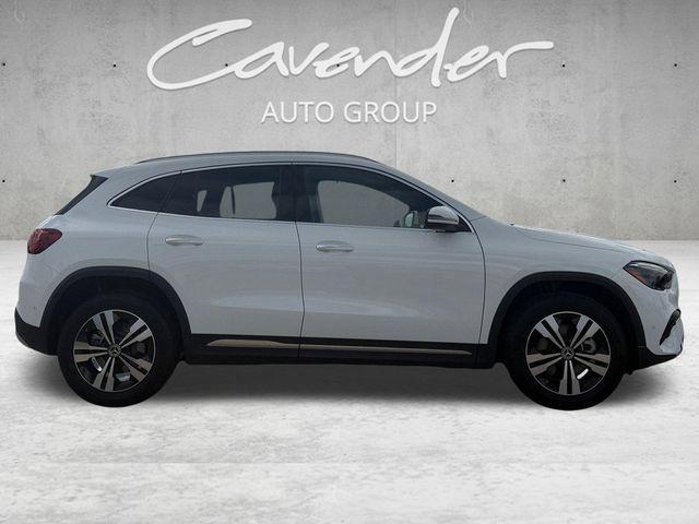 2025 Mercedes-BENZ GLA — миниатюра 17