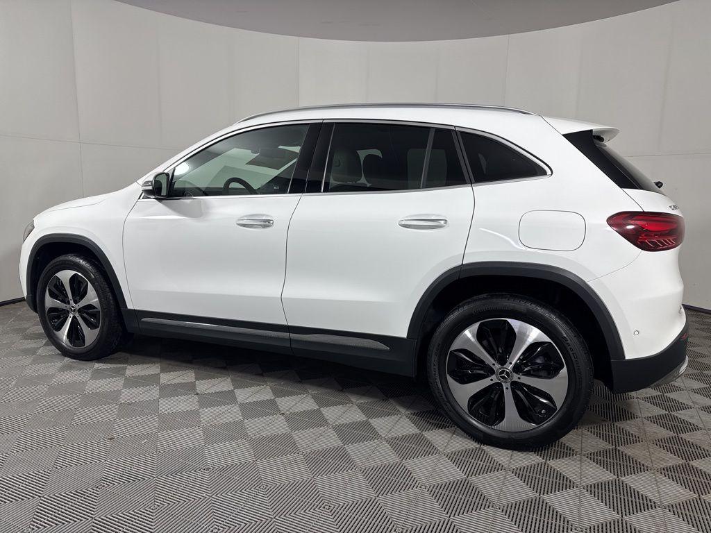 MERCEDES-BENZ GLA - 3