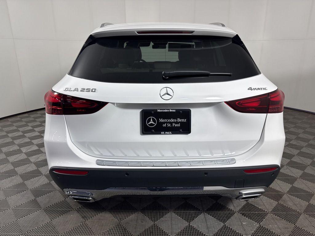 MERCEDES-BENZ GLA - 5