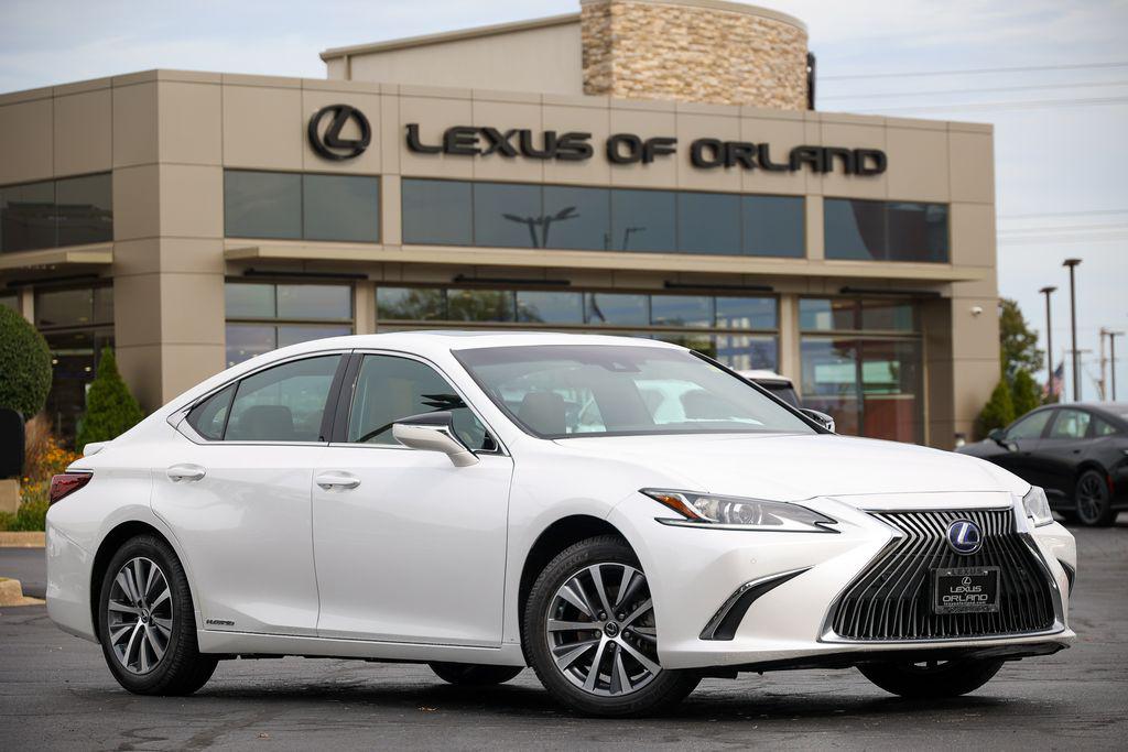 صورة 2 لـ 2021 Lexus ES 300H BASE