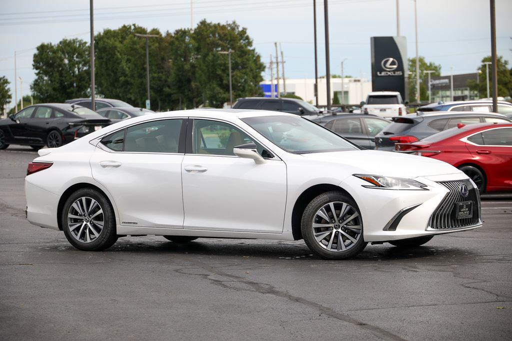 صورة 19 لـ 2021 Lexus ES 300H BASE