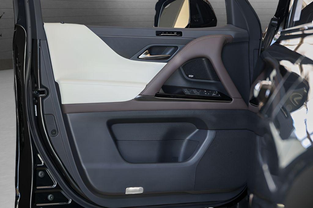 صورة 2 لـ 2026 Lexus LX 600 LUXURY