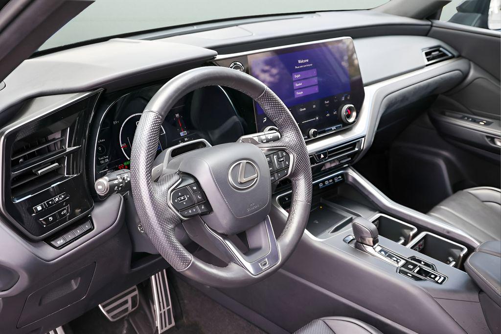 صورة 41 لـ 2024 Lexus TX 500H F SPORT PREMIUM