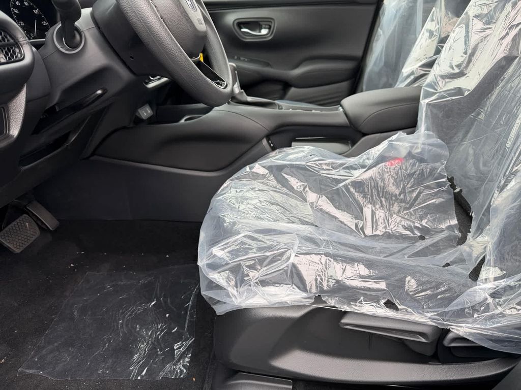 صورة 6 لـ 2027 Honda HR-V LX