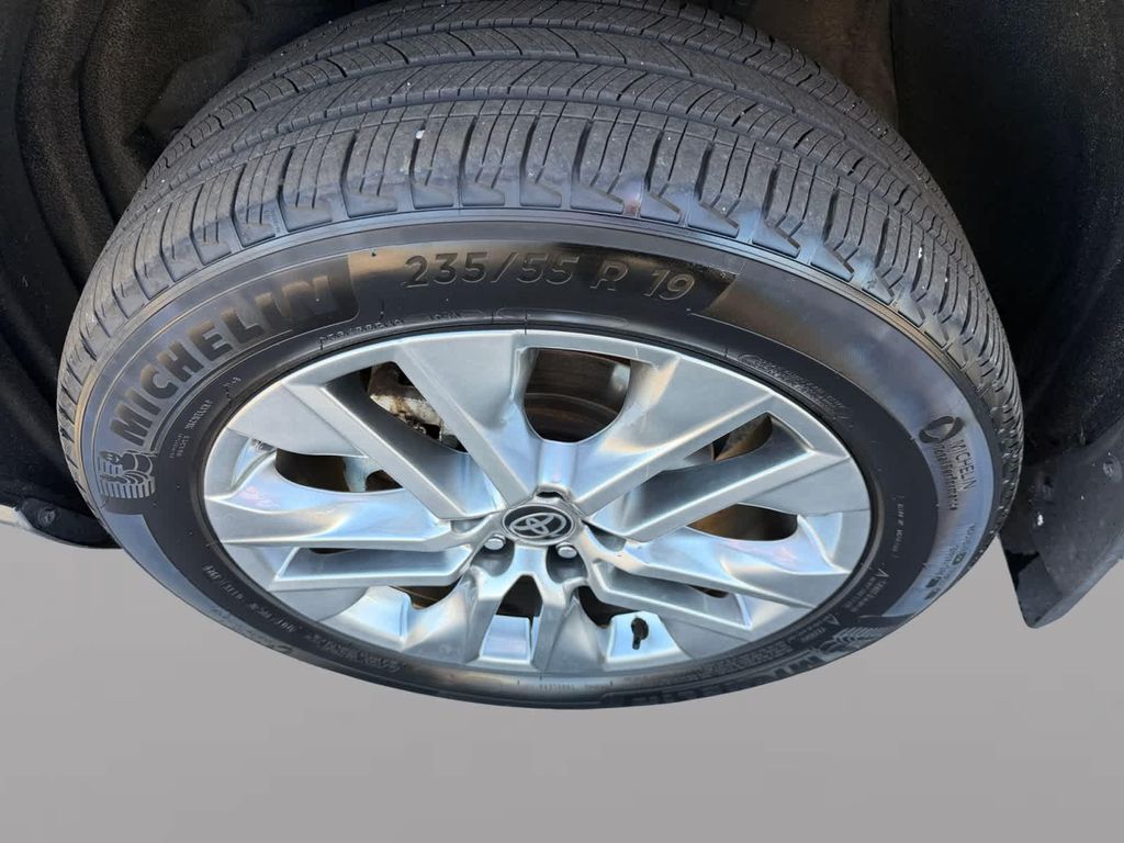 صورة 9 لـ 2025 Toyota RAV4 XLE PREMIUM