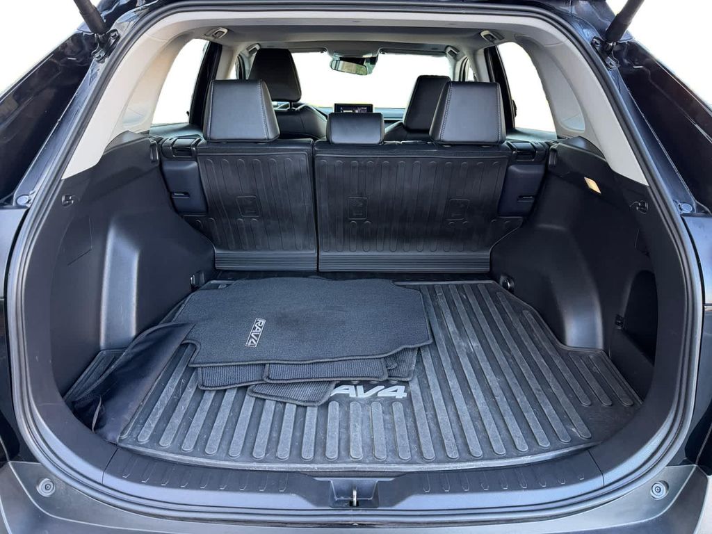 صورة 4 لـ 2025 Toyota RAV4 XLE PREMIUM
