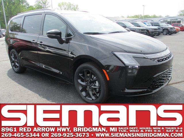 New 2027 Chrysler Pacifica LIMITED