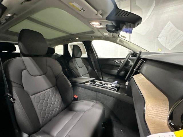 2026 Volvo XC60 B5 PLUS — миниатюра 16