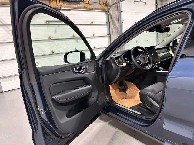 2026 Volvo XC60 B5 PLUS — миниатюра 11
