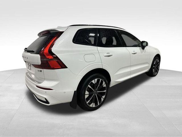2026 Volvo XC60 B5 PLUS — фото 6