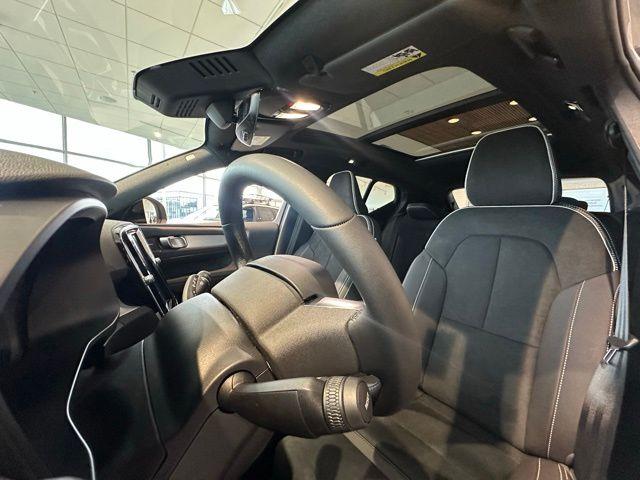 2026 Volvo XC40 B5 ULTRA BLACK EDITION 照片 9