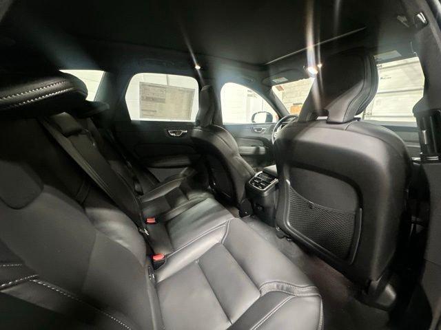 2026 Volvo XC60 B5 ULTRA BLACK EDITION 照片 15