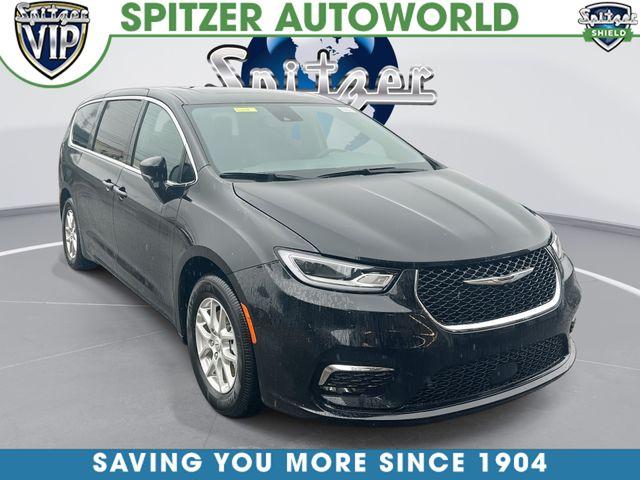 New 2026 Chrysler Pacifica Select