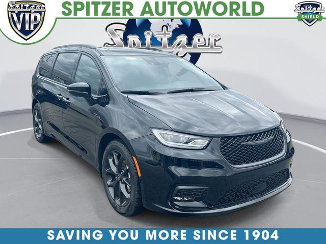 New 2026 Chrysler Pacifica Limited