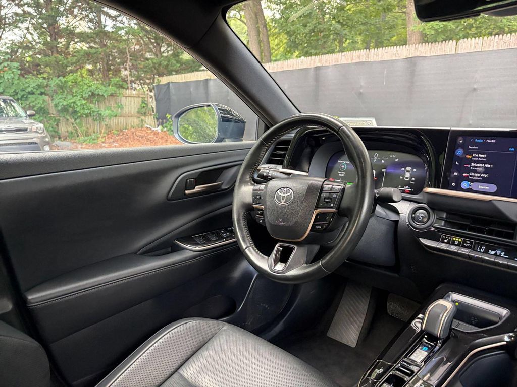 2025 Toyota CROWN XLE 缩略图 33