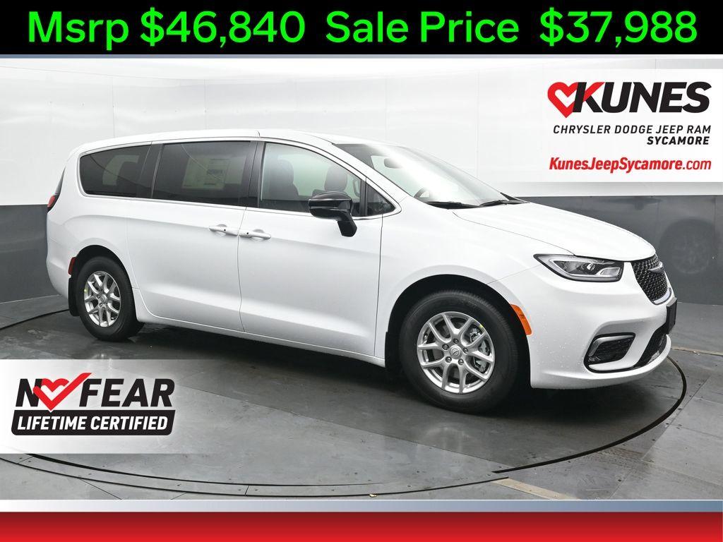 New 2026 Chrysler Pacifica Select