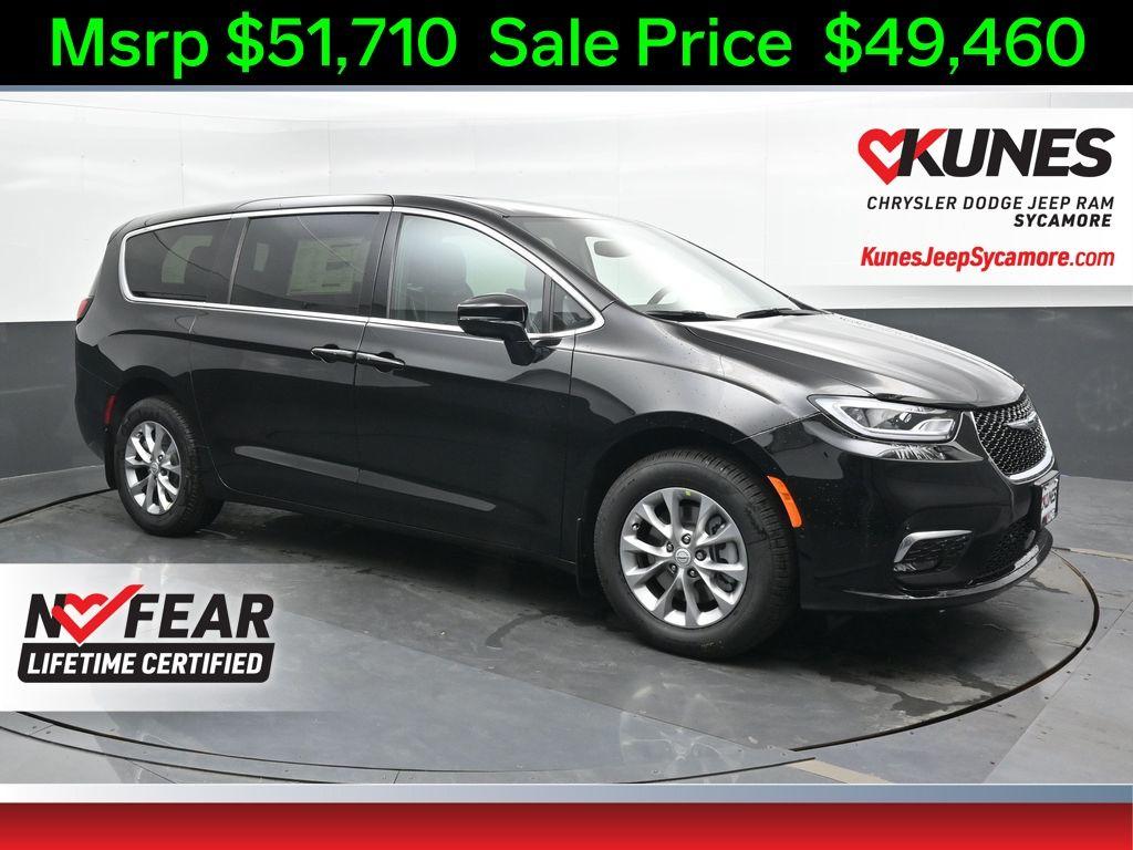 New 2026 Chrysler Pacifica Select