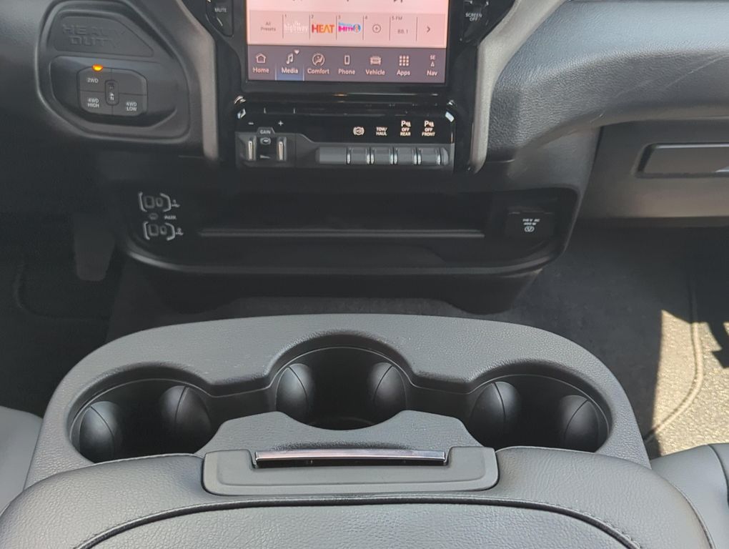 2026 RAM 2500 TRADESMAN CREW CAB 4X4 6'4' BOX — миниатюра 18