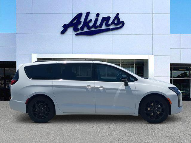 New 2027 Chrysler Pacifica Limited