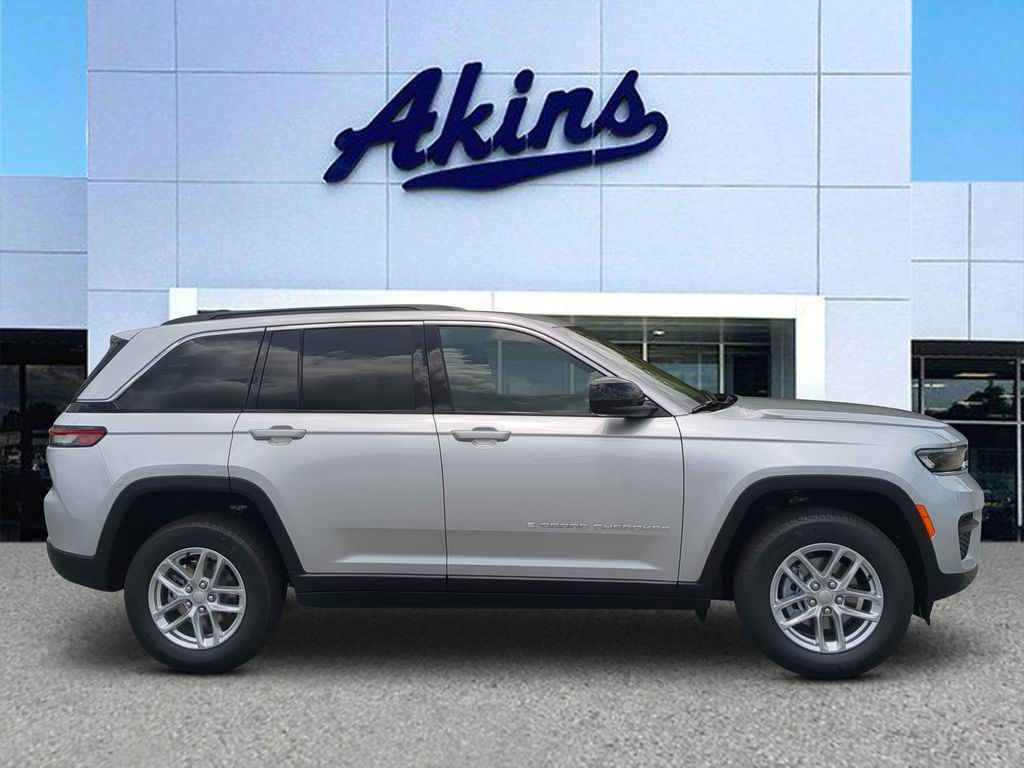 New 2026 Jeep Grand Cherokee Laredo