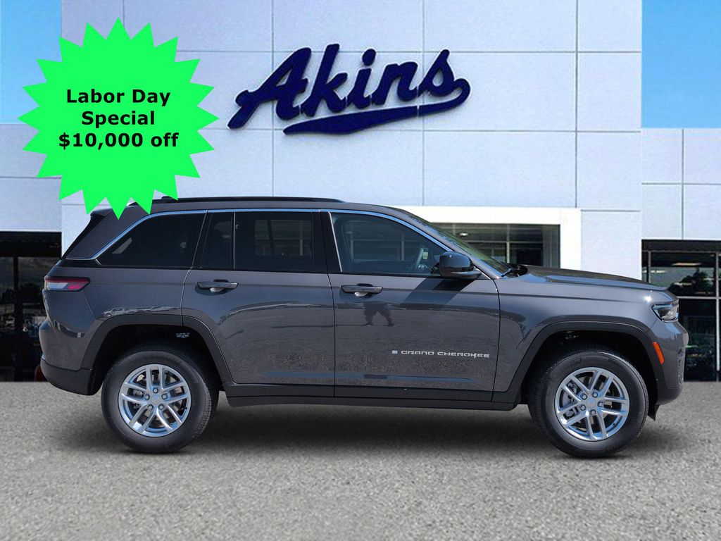 New 2026 Jeep Grand Cherokee Laredo
