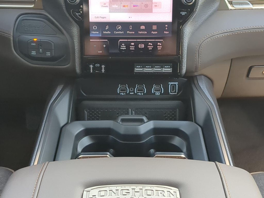 صورة مصغرة 17 لـ 2026 RAM 2500 LONGHORN