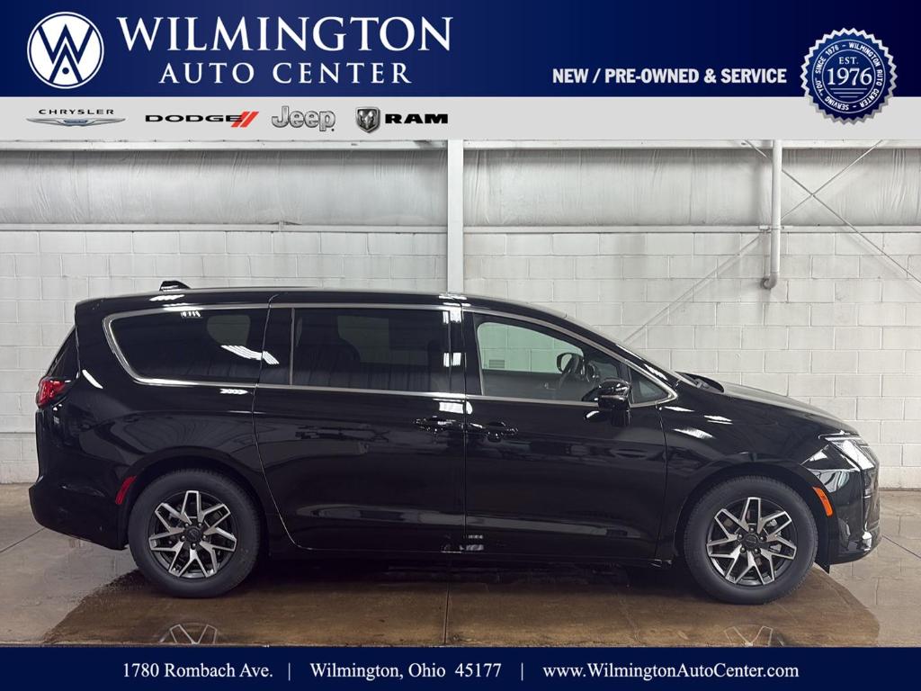 New 2027 Chrysler Pacifica LIMITED