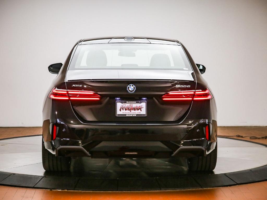 2027 BMW 550E 550E XDRIVE — фото 3
