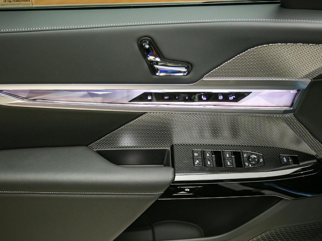 2026 BMW 750E XDRIVE — миниатюра 23