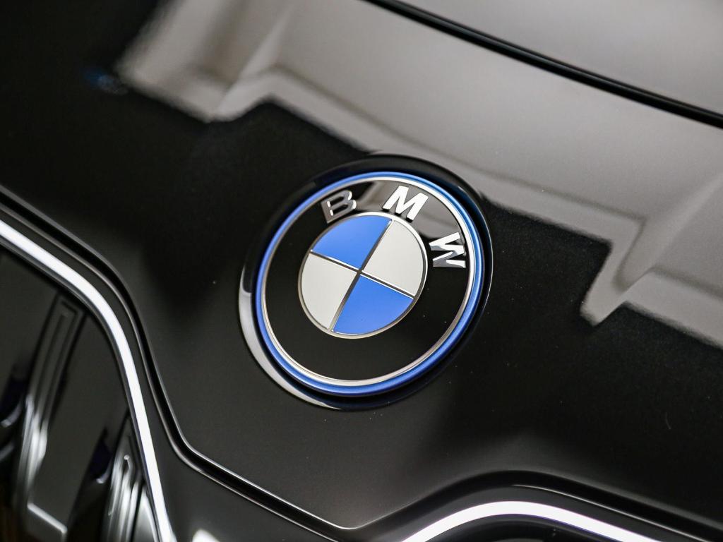 صورة 9 لـ 2026 BMW 750E XDRIVE