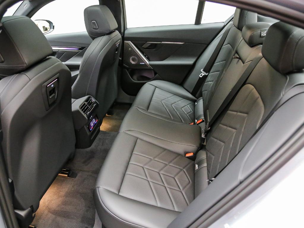 2027 BMW 550E 550E XDRIVE — миниатюра 20