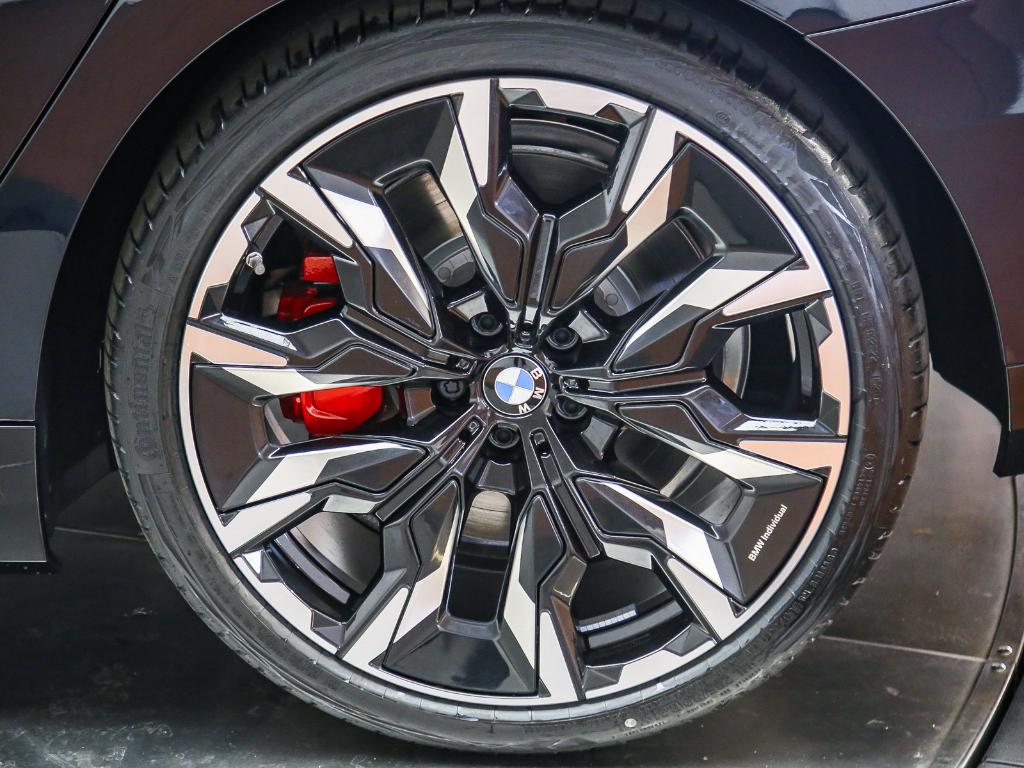2027 BMW 550E 550E XDRIVE — миниатюра 11
