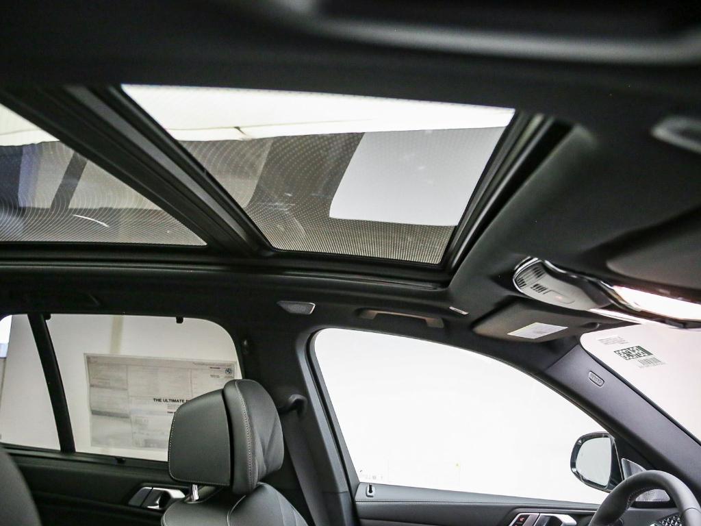 2026 BMW X5 M60I — миниатюра 18