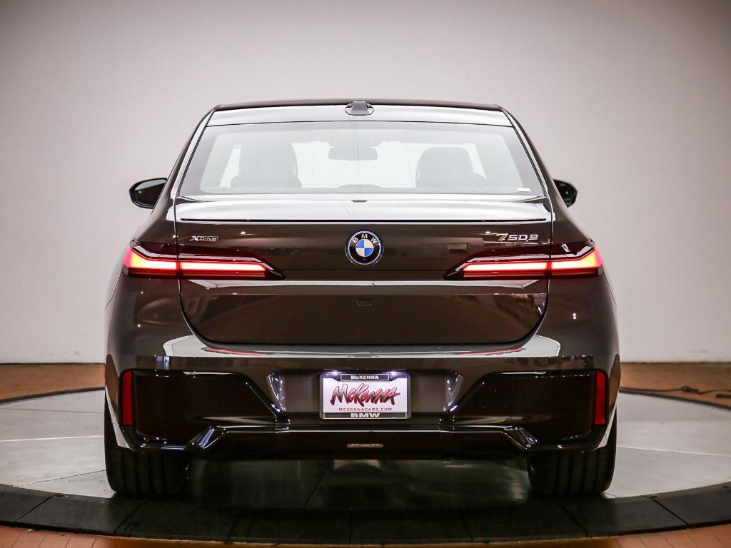 2026 BMW 750E XDRIVE — фото 3