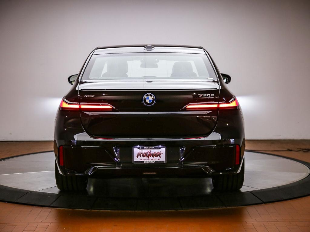 صورة مصغرة 3 لـ 2026 BMW 750E XDRIVE