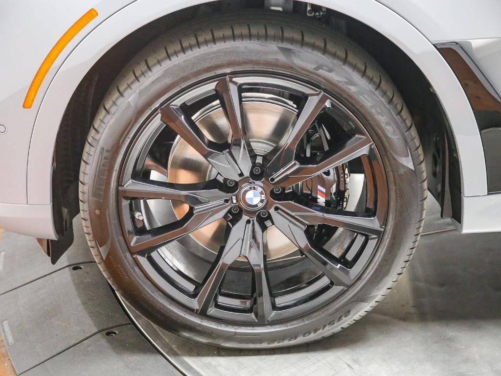صورة 10 لـ 2027 BMW X7 XDRIVE40I