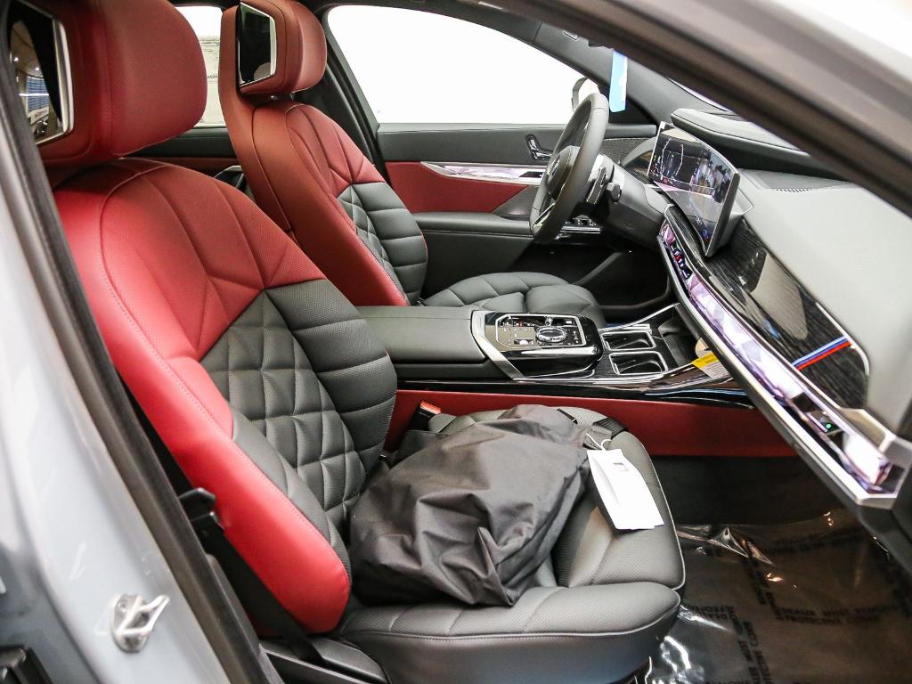 صورة مصغرة 17 لـ 2026 BMW 740 I
