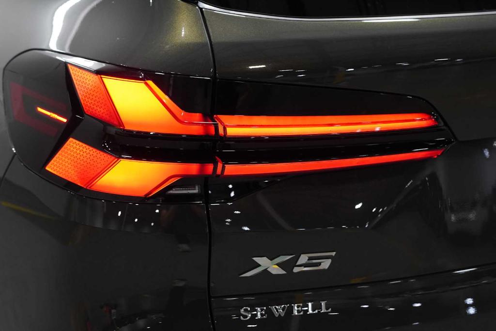 صورة 8 لـ 2026 BMW X5 XDRIVE40I