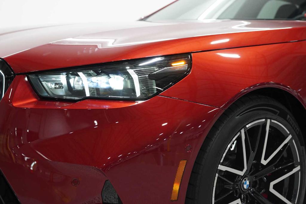صورة 6 لـ 2026 BMW M5 BASE