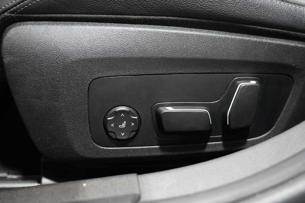 صورة مصغرة 13 لـ 2024 BMW 330 I