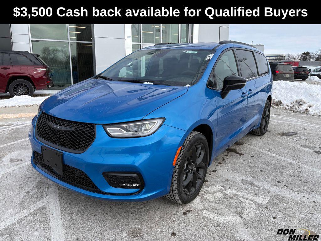 New 2026 Chrysler Pacifica Select