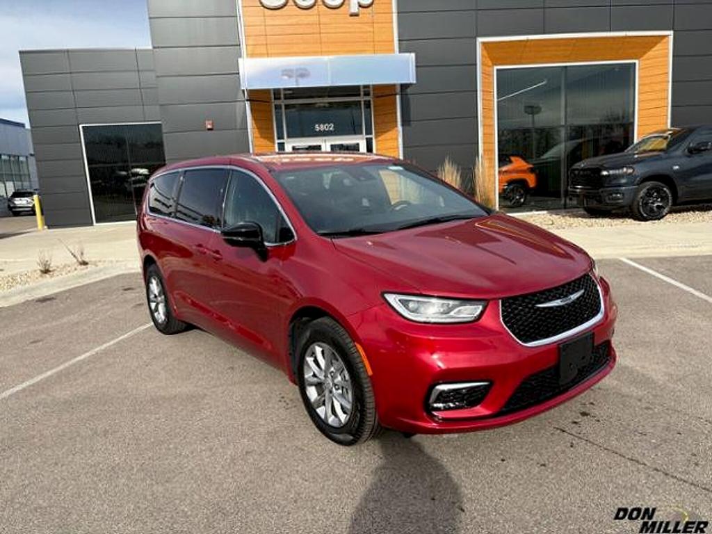 New 2026 Chrysler Pacifica Select AWD